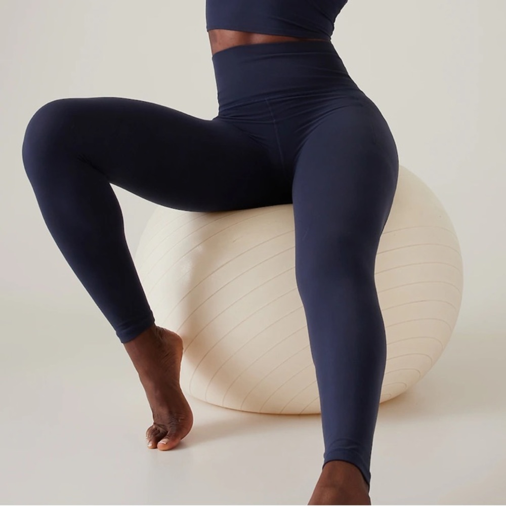 Athleta Salutation Stash Pocket Tight
